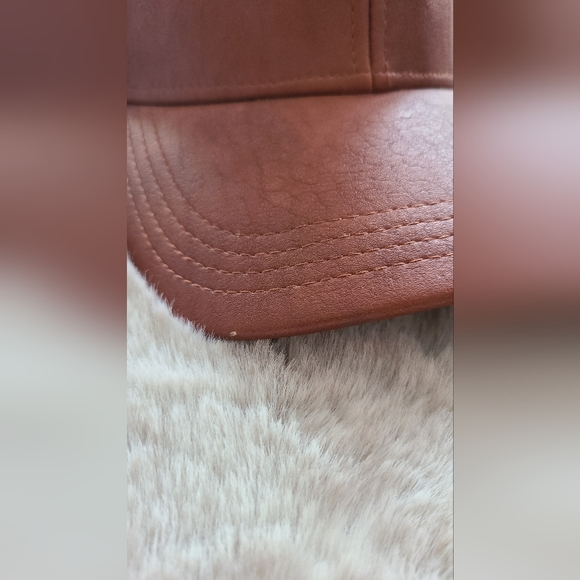 Leather hat - Picture 3 of 5